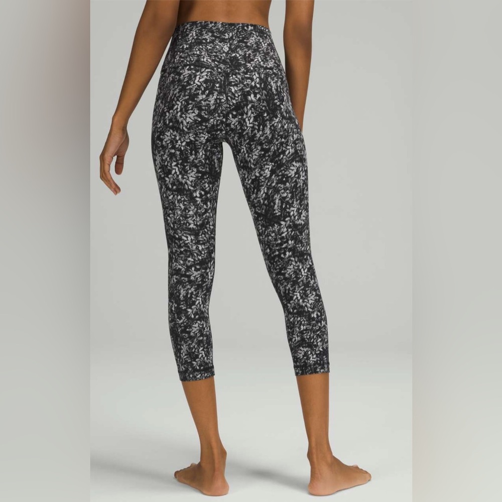 NWOT Lululemon Align High-Rise Crop 21"